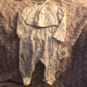 Ivory/Floral footed one piece/beanie set